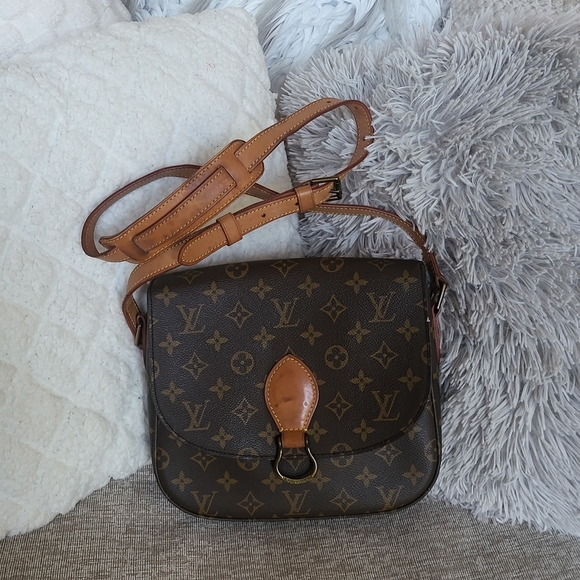Louis Vuitton
Saint cloud vintage leather crossbody bag w/COA!!! - Picture 14 of 14